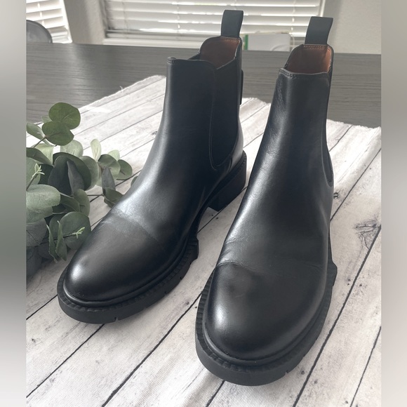 NWT COACH
Lyden Leather Chelsea Booties - Picture 3 of 12